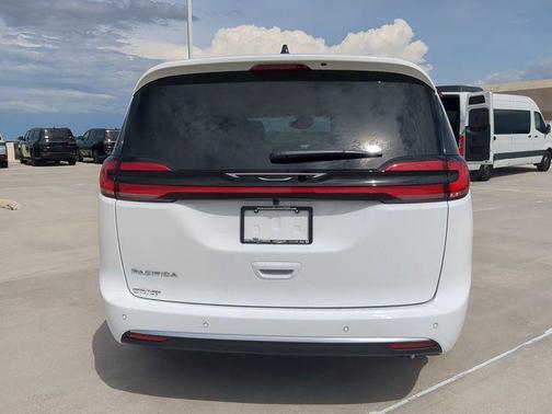 White 2027 Chrysler Pacifica L