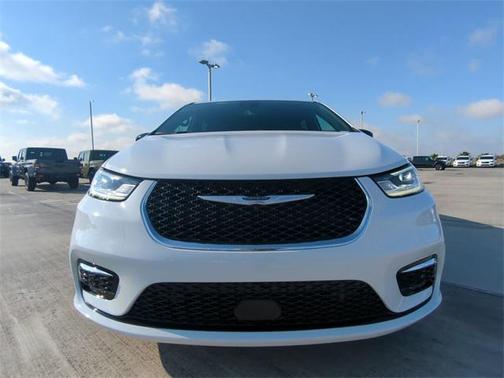 2026 Chrysler Pacifica L