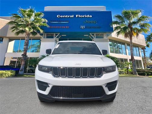 2025 Jeep Grand Cherokee Laredo