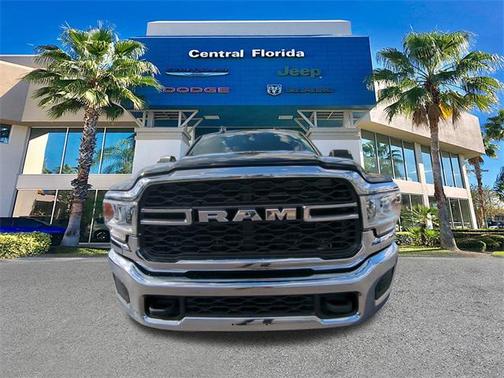 2022 RAM 2500 Tradesman Crew Cab 4x4 6'4' Box