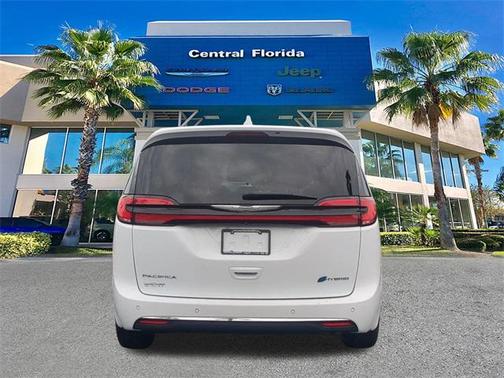 2022 Chrysler Pacifica Hybrid Touring L