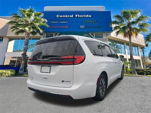 2022 Chrysler Pacifica Hybrid Touring L