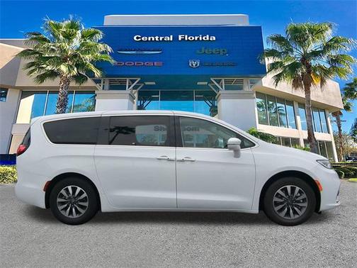 2022 Chrysler Pacifica Hybrid Touring L