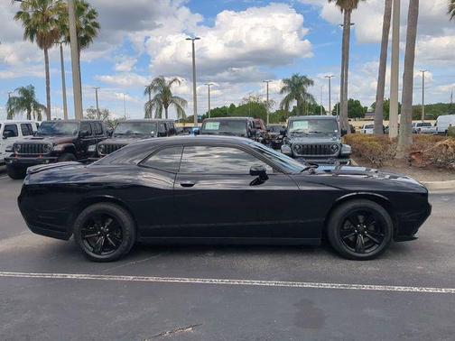Pitch Black Clearcoat 2019 Dodge Challenger SXT
