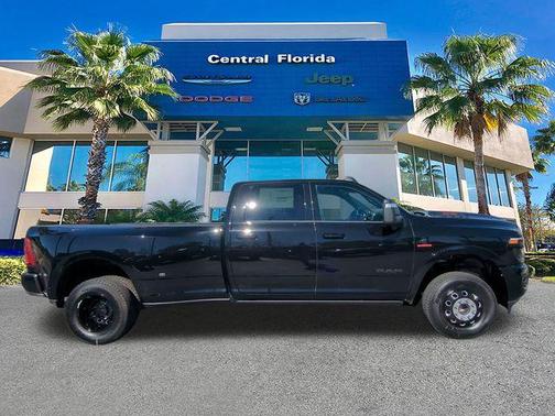 2026 RAM 3500 Limited Crew Cab 4x4 8' Box