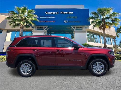 2025 Jeep Grand Cherokee Laredo