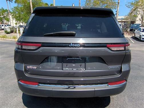 2022 Jeep Grand Cherokee Laredo