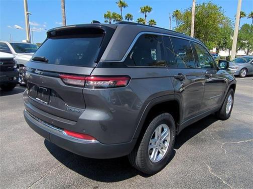 2022 Jeep Grand Cherokee Laredo