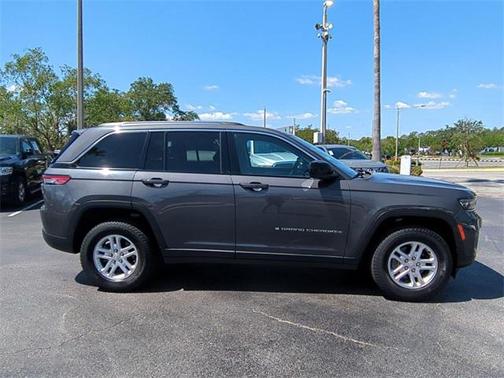 2022 Jeep Grand Cherokee Laredo
