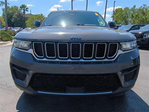 2022 Jeep Grand Cherokee Laredo
