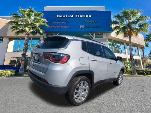 2024 Jeep Compass Latitude Lux