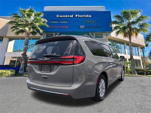 2022 Chrysler Pacifica Touring L