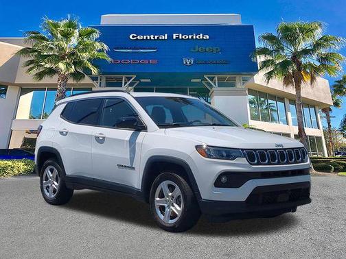 Bright White Clearcoat 2023 Jeep Compass Latitude