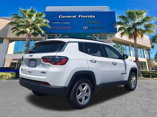 Bright White Clearcoat 2023 Jeep Compass Latitude