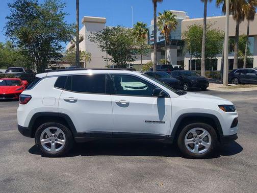 Bright White Clearcoat 2023 Jeep Compass Latitude