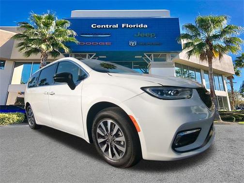 2025 Chrysler Pacifica Hybrid Select