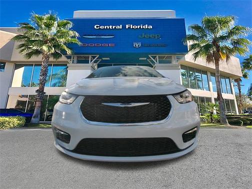 2025 Chrysler Pacifica Hybrid Select