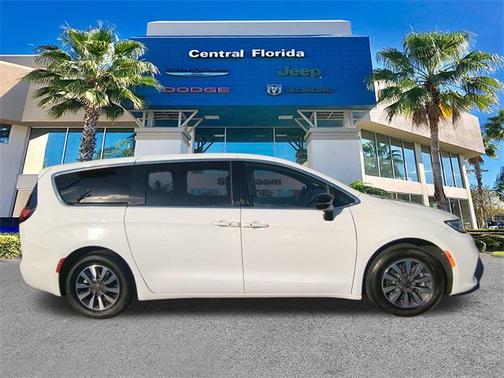 2025 Chrysler Pacifica Hybrid Select