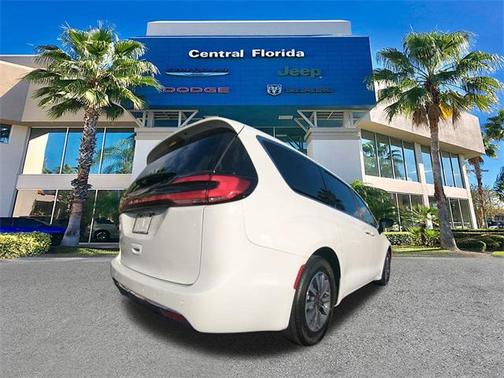 2025 Chrysler Pacifica Hybrid Select