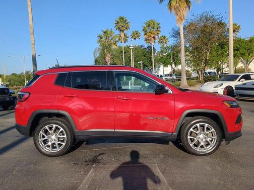 2023 Jeep Compass Latitude Lux