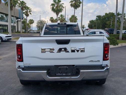 Bright White Clearcoat 2026 RAM 3500 Tradesman Crew Cab 4x4 8' Box