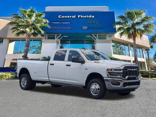 Bright White Clearcoat 2026 RAM 3500 Tradesman Crew Cab 4x4 8' Box