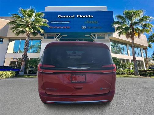 2025 Chrysler Pacifica Hybrid Select