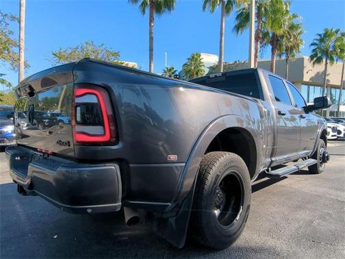 2020 RAM 3500 Laramie Crew Cab 4x4 8' Box
