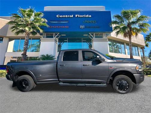 2020 RAM 3500 Laramie Crew Cab 4x4 8' Box