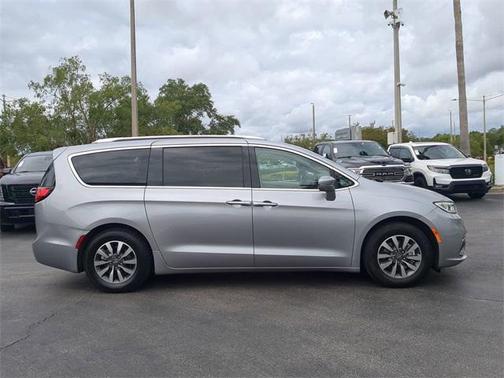 2021 Chrysler Pacifica Hybrid Touring L