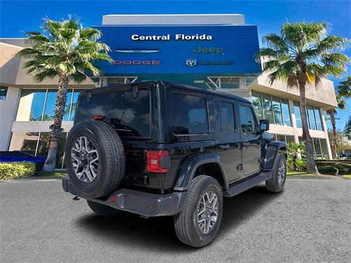 2025 Jeep Wrangler 4-Door Sahara 4x4