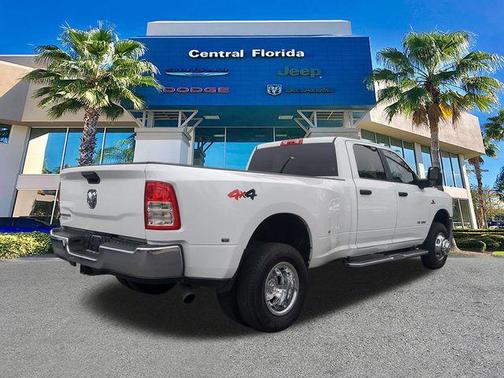 Bright White Clearcoat 2024 RAM 3500 Big Horn Crew Cab 4x4 8' Box