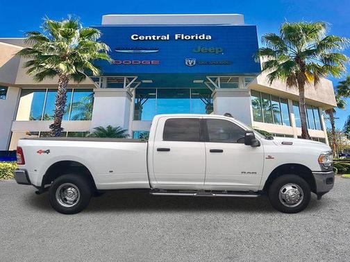 Bright White Clearcoat 2024 RAM 3500 Big Horn Crew Cab 4x4 8' Box