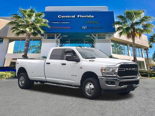 Bright White Clearcoat 2024 RAM 3500 Big Horn Crew Cab 4x4 8' Box