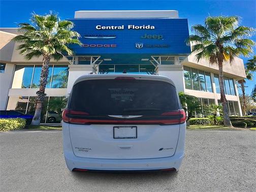 2025 Chrysler Pacifica L