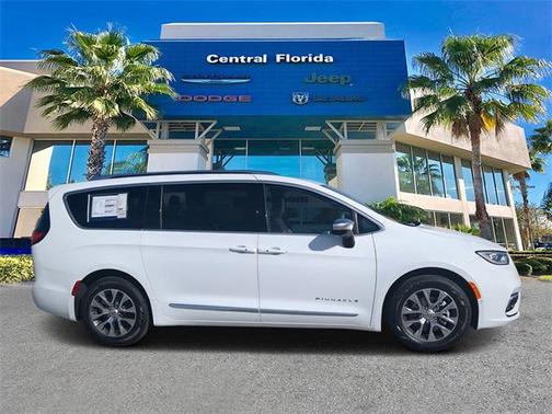 2025 Chrysler Pacifica L