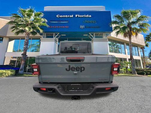 2026 Jeep Gladiator Sahara 4x4