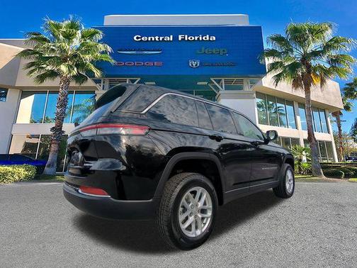 2025 Jeep Grand Cherokee Laredo