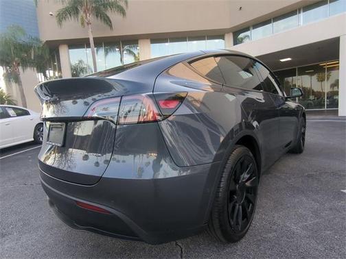 2022 Tesla Model Y Long Range Dual Motor All-Wheel Drive