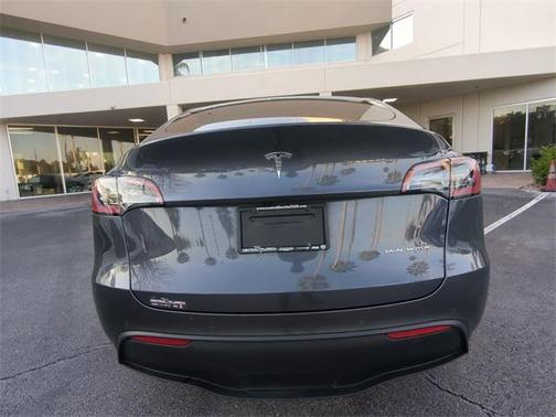 2022 Tesla Model Y Long Range Dual Motor All-Wheel Drive