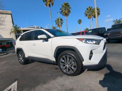 2020 Toyota RAV4 XLE Premium