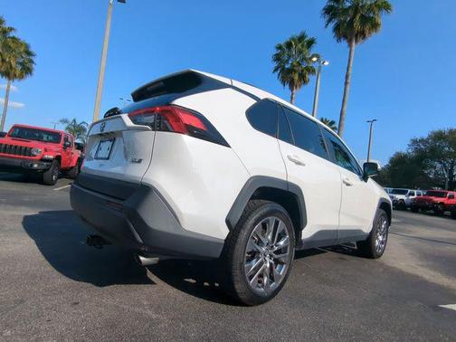 2020 Toyota RAV4 XLE Premium