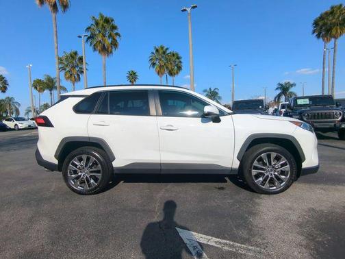 2020 Toyota RAV4 XLE Premium