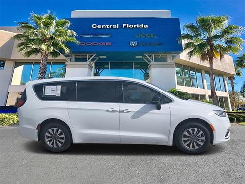2025 Chrysler Pacifica Hybrid Select