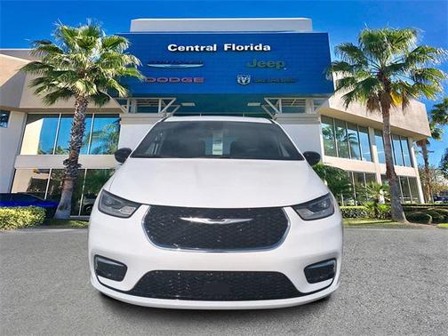 2025 Chrysler Pacifica Hybrid Select