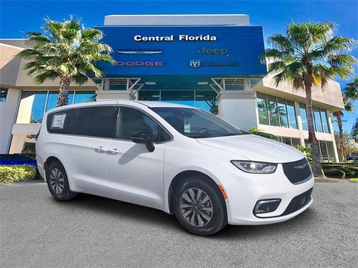 2025 Chrysler Pacifica Hybrid Select