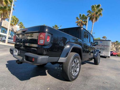 2026 Jeep Gladiator Sahara 4x4