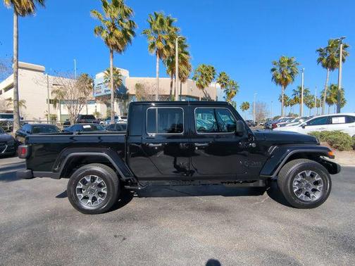 2026 Jeep Gladiator Sahara 4x4