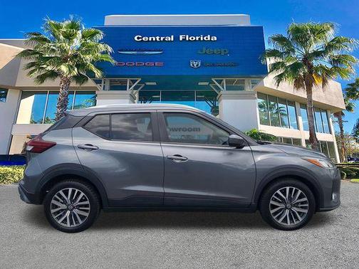 Gun Metallic 2021 Nissan Kicks SV