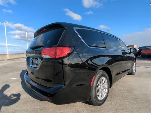 2026 Chrysler Voyager LX